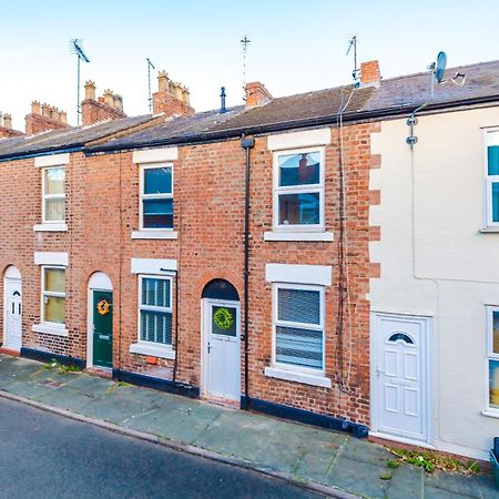 New! Spacious 2-Bed Home In Chester City-Centre By 53 Degrees Property, Ideal For Couples & Small Groups, Great Location - Sleeps 5 Buitenkant foto