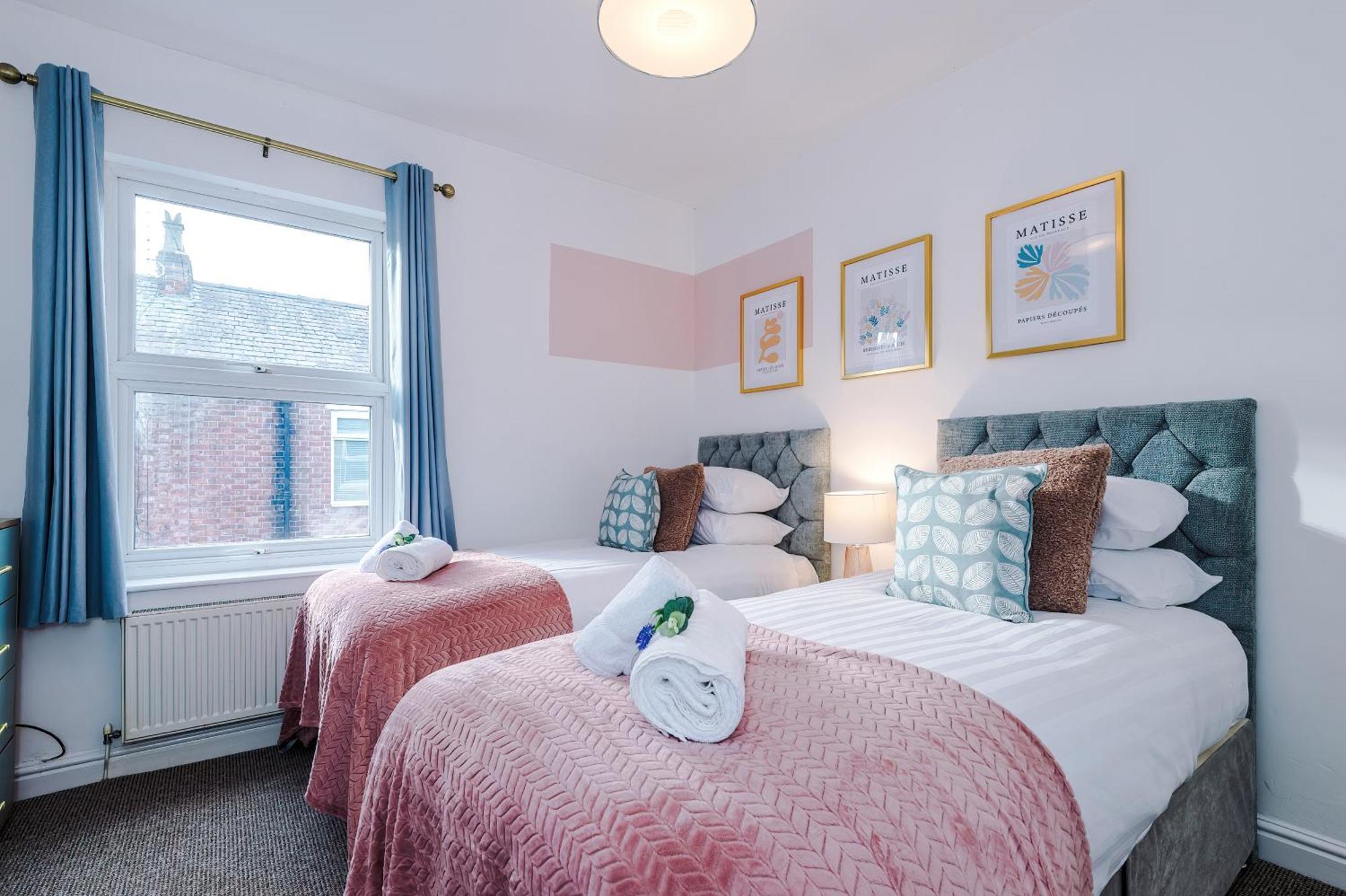 New! Spacious 2-Bed Home In Chester City-Centre By 53 Degrees Property, Ideal For Couples & Small Groups, Great Location - Sleeps 5 Buitenkant foto