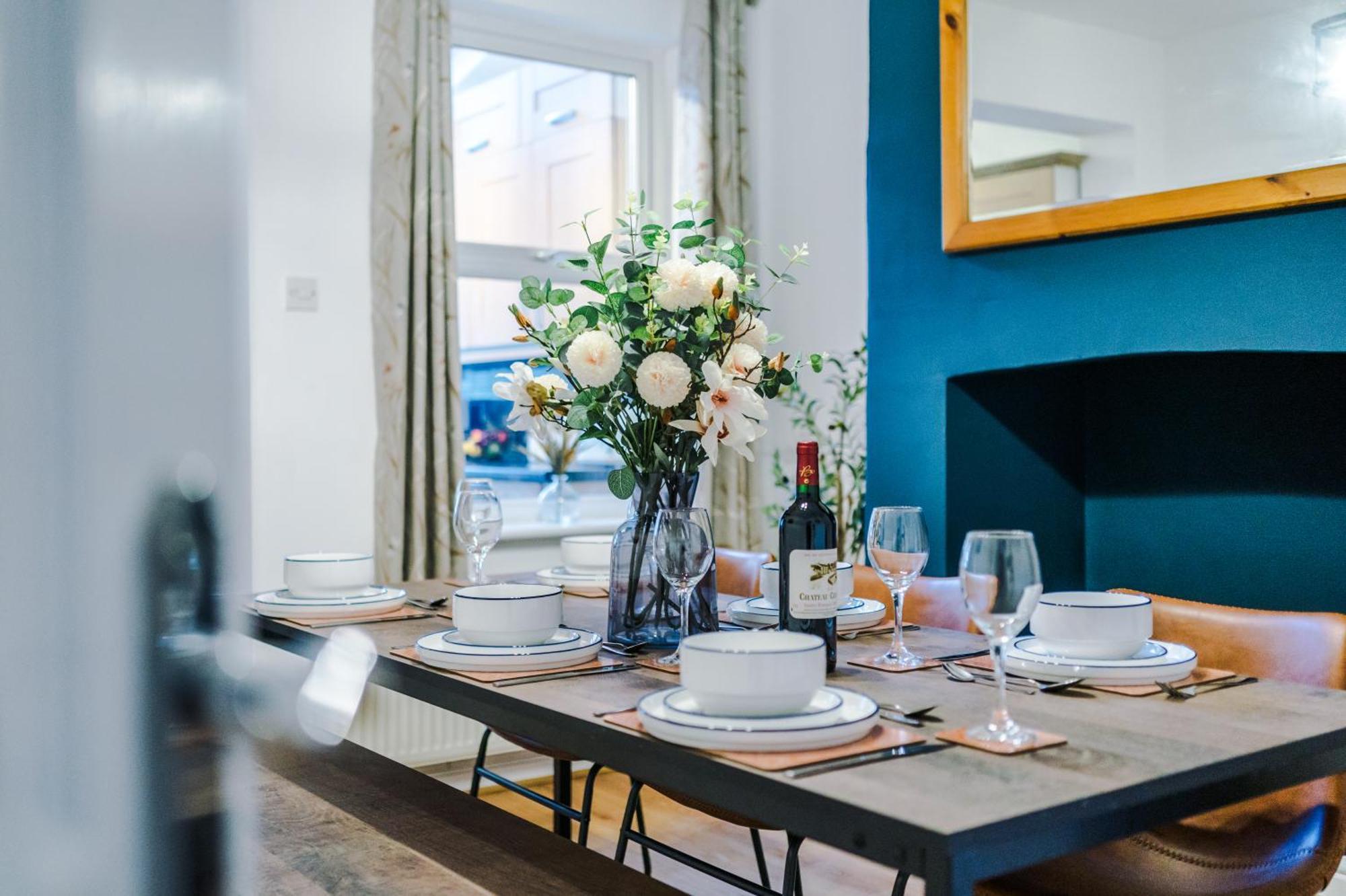 New! Spacious 2-Bed Home In Chester City-Centre By 53 Degrees Property, Ideal For Couples & Small Groups, Great Location - Sleeps 5 Buitenkant foto