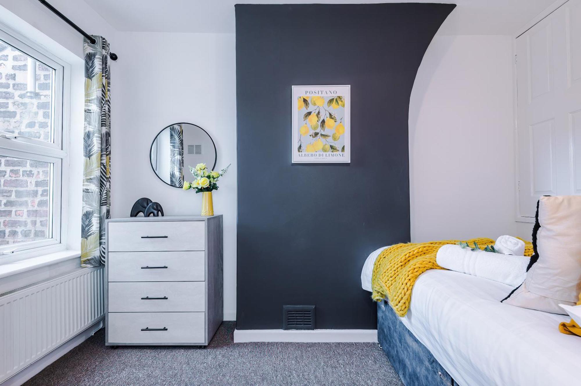 New! Spacious 2-Bed Home In Chester City-Centre By 53 Degrees Property, Ideal For Couples & Small Groups, Great Location - Sleeps 5 Buitenkant foto