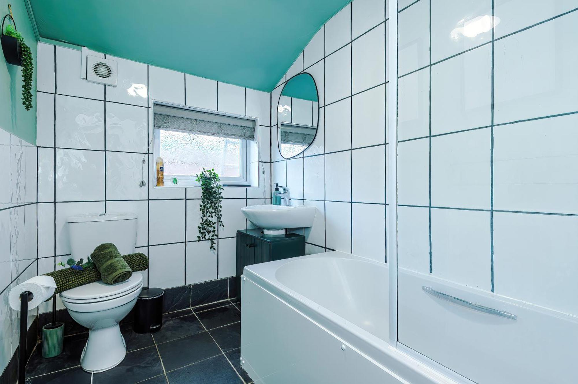 New! Spacious 2-Bed Home In Chester City-Centre By 53 Degrees Property, Ideal For Couples & Small Groups, Great Location - Sleeps 5 Buitenkant foto
