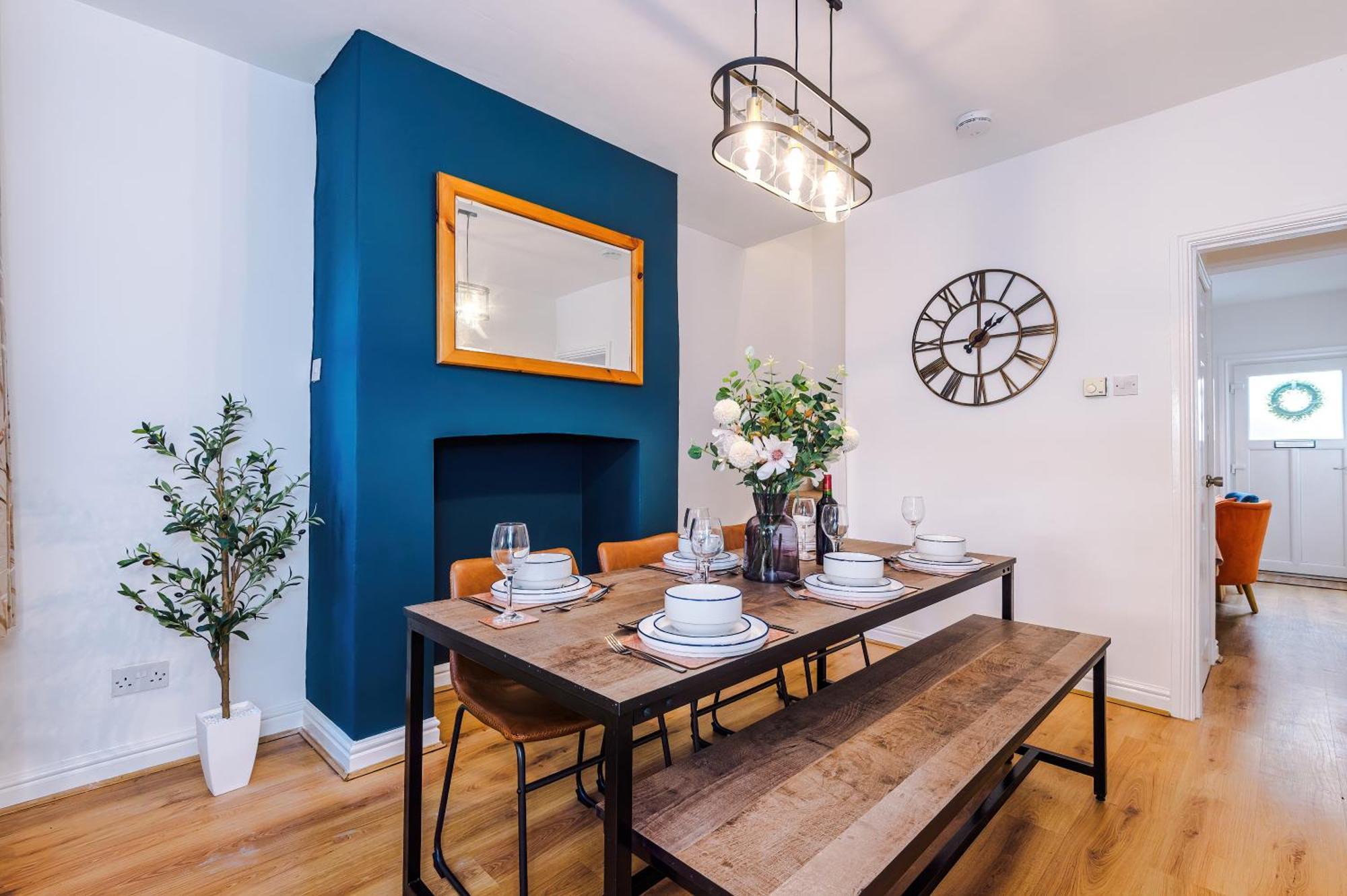 New! Spacious 2-Bed Home In Chester City-Centre By 53 Degrees Property, Ideal For Couples & Small Groups, Great Location - Sleeps 5 Buitenkant foto