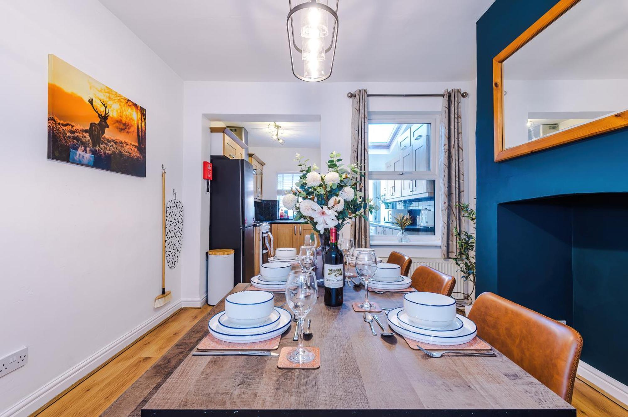 New! Spacious 2-Bed Home In Chester City-Centre By 53 Degrees Property, Ideal For Couples & Small Groups, Great Location - Sleeps 5 Buitenkant foto